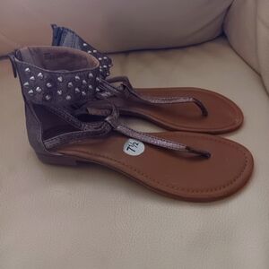 Report Chardonnay Pewter Studded Gladiator Sandals 7.5